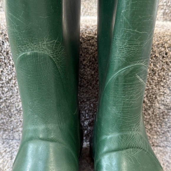 Hunter Classic Tall Green Rubber Boots - Picture 5 of 11